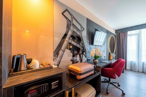 Deluxe Double Room | Hypo-allergenic bedding, minibar, in-room safe, desk