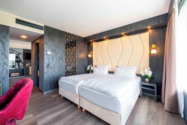 1 bedroom, hypo-allergenic bedding, minibar, in-room safe