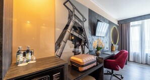 Deluxe Double Room, Garden View | Hypo-allergenic bedding, minibar, in-room safe, desk