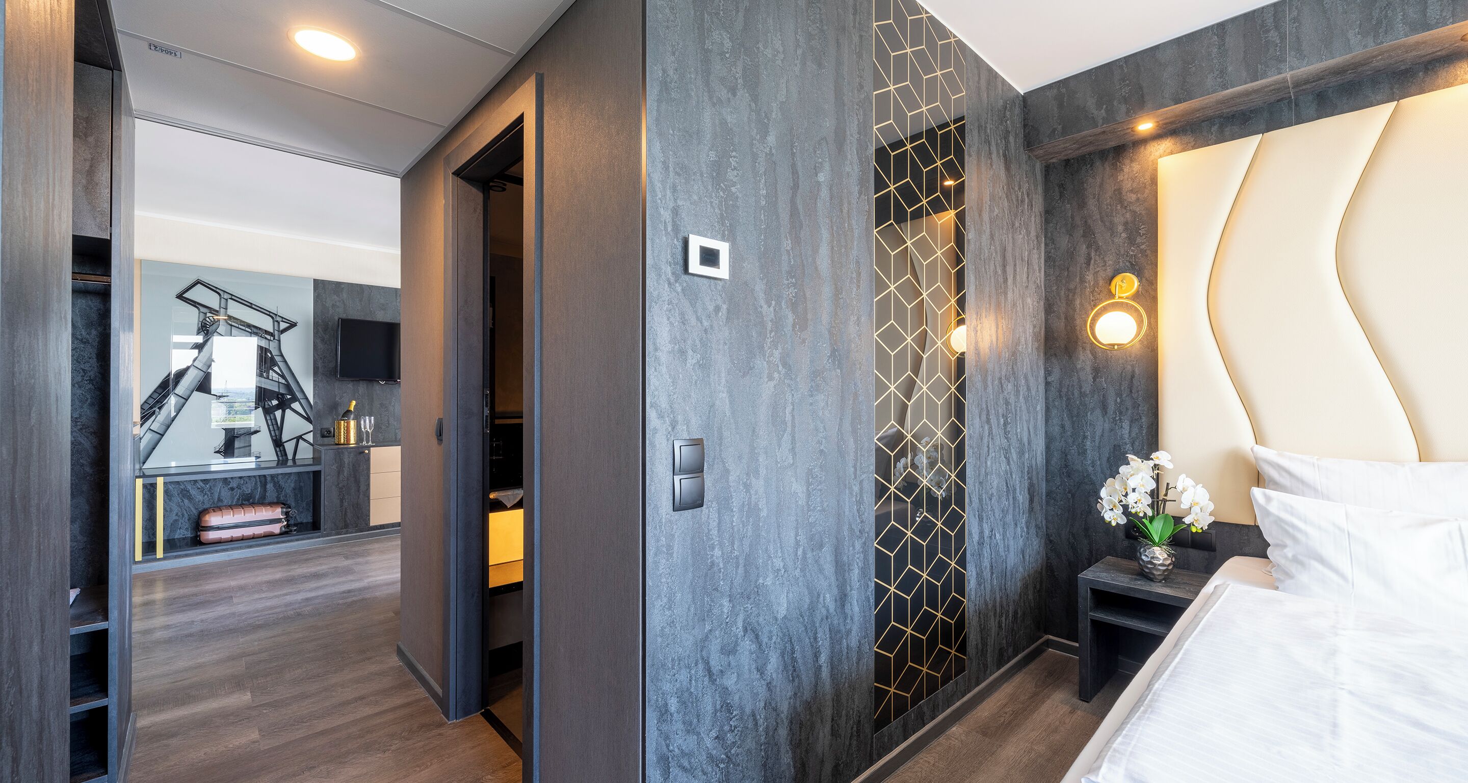 Superior-Suite, Gartenblick | Allergikerbettwaren, Minibar, Zimmersafe, Schreibtisch