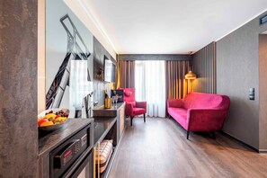 Junior Suite, Garden View | Hypo-allergenic bedding, minibar, in-room safe, desk
