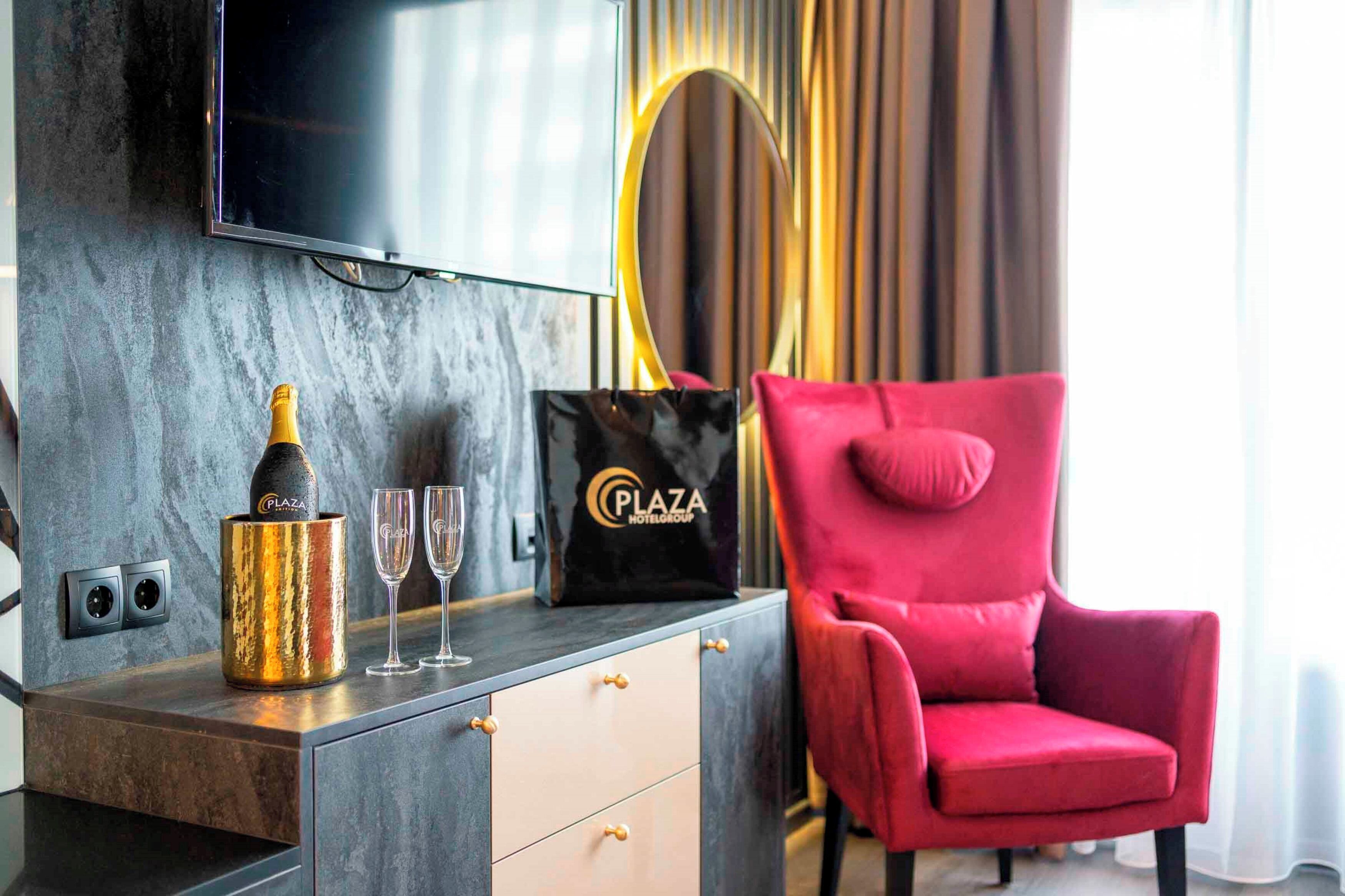 Allergikerbettwaren, Minibar, Zimmersafe, Schreibtisch
