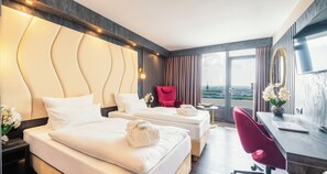 1 bedroom, hypo-allergenic bedding, minibar, in-room safe