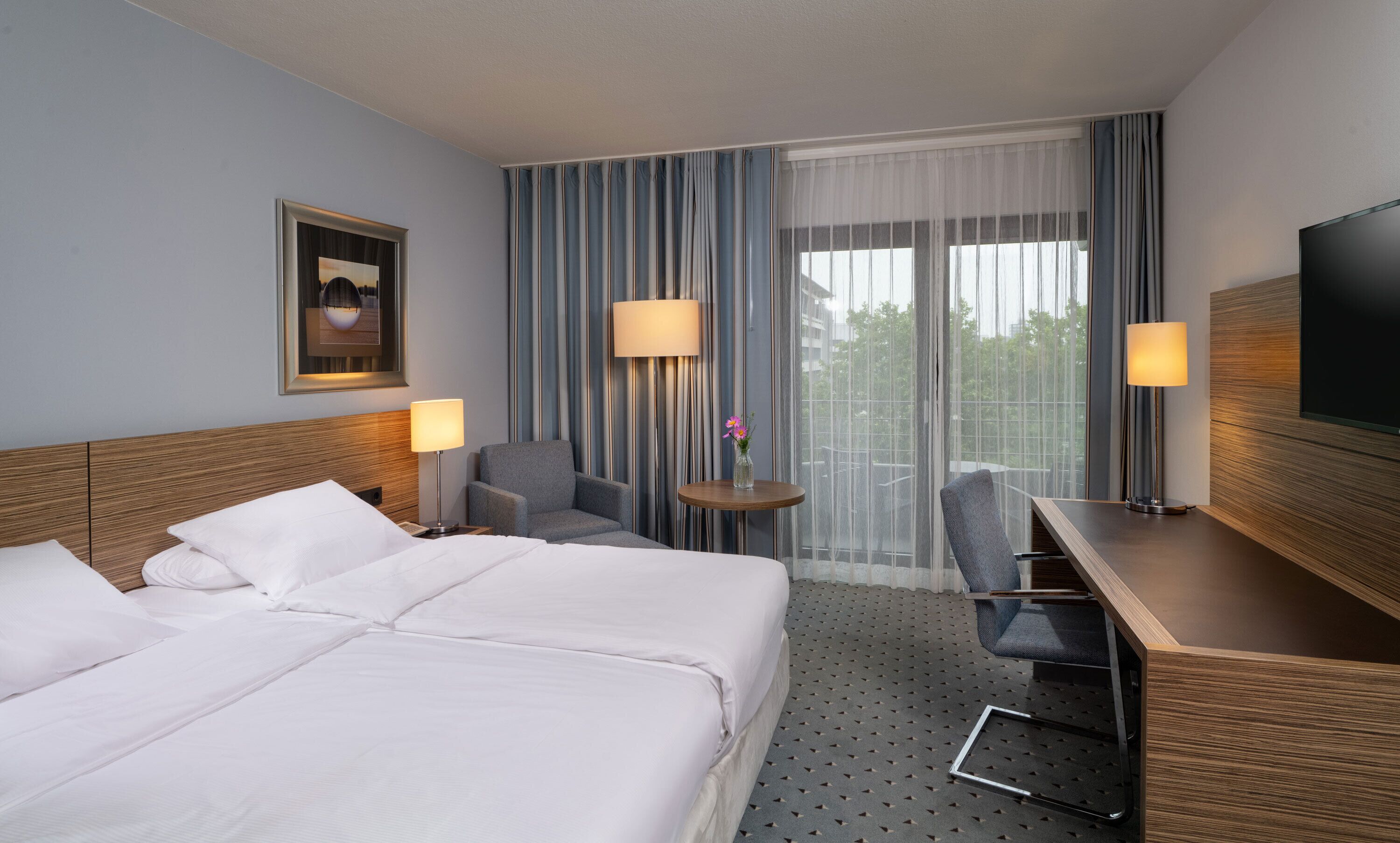 Hypo-allergenic bedding, in-room safe, desk, blackout curtains