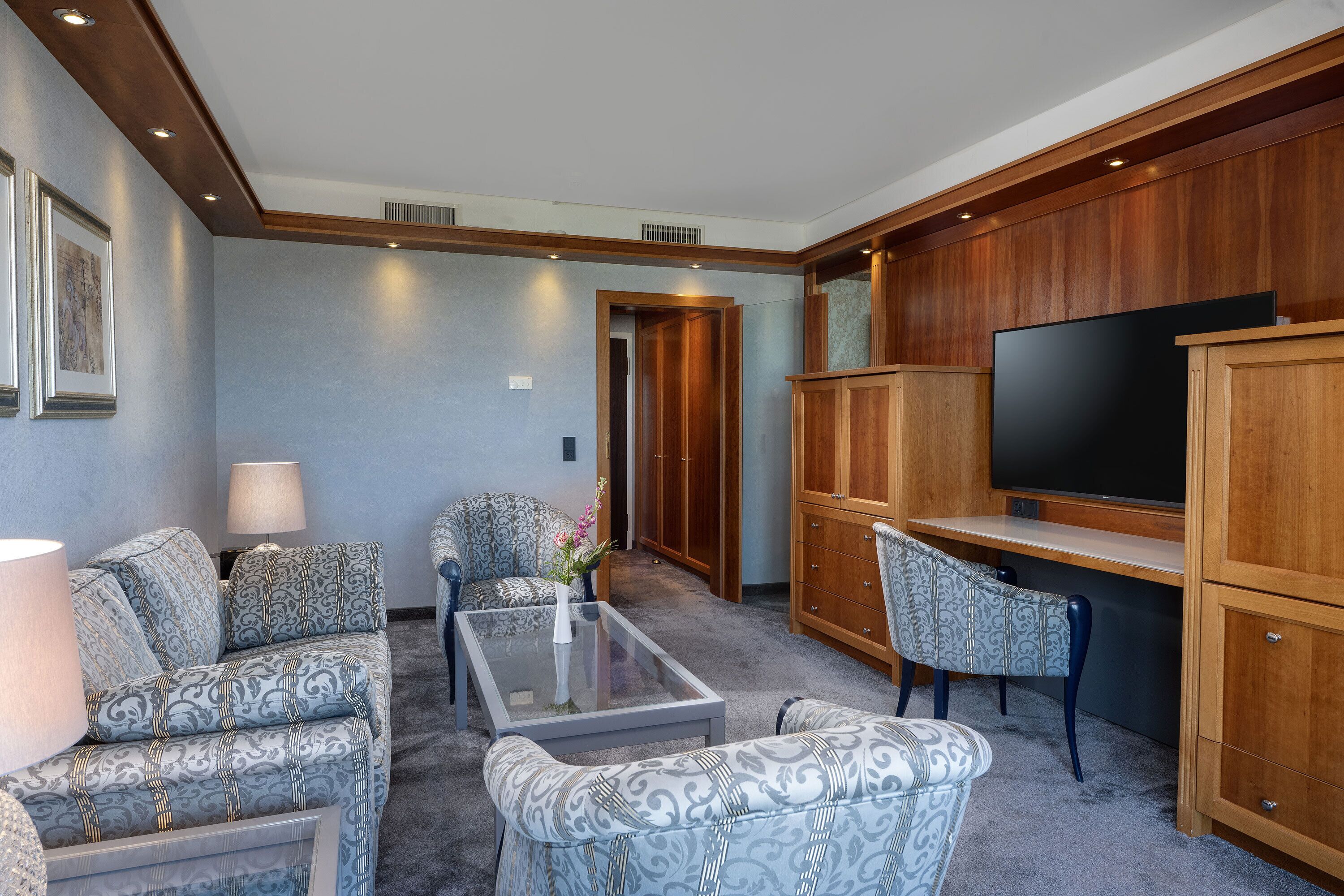 suite (double use) | 1 bedroom, in-room safe, desk, blackout curtains