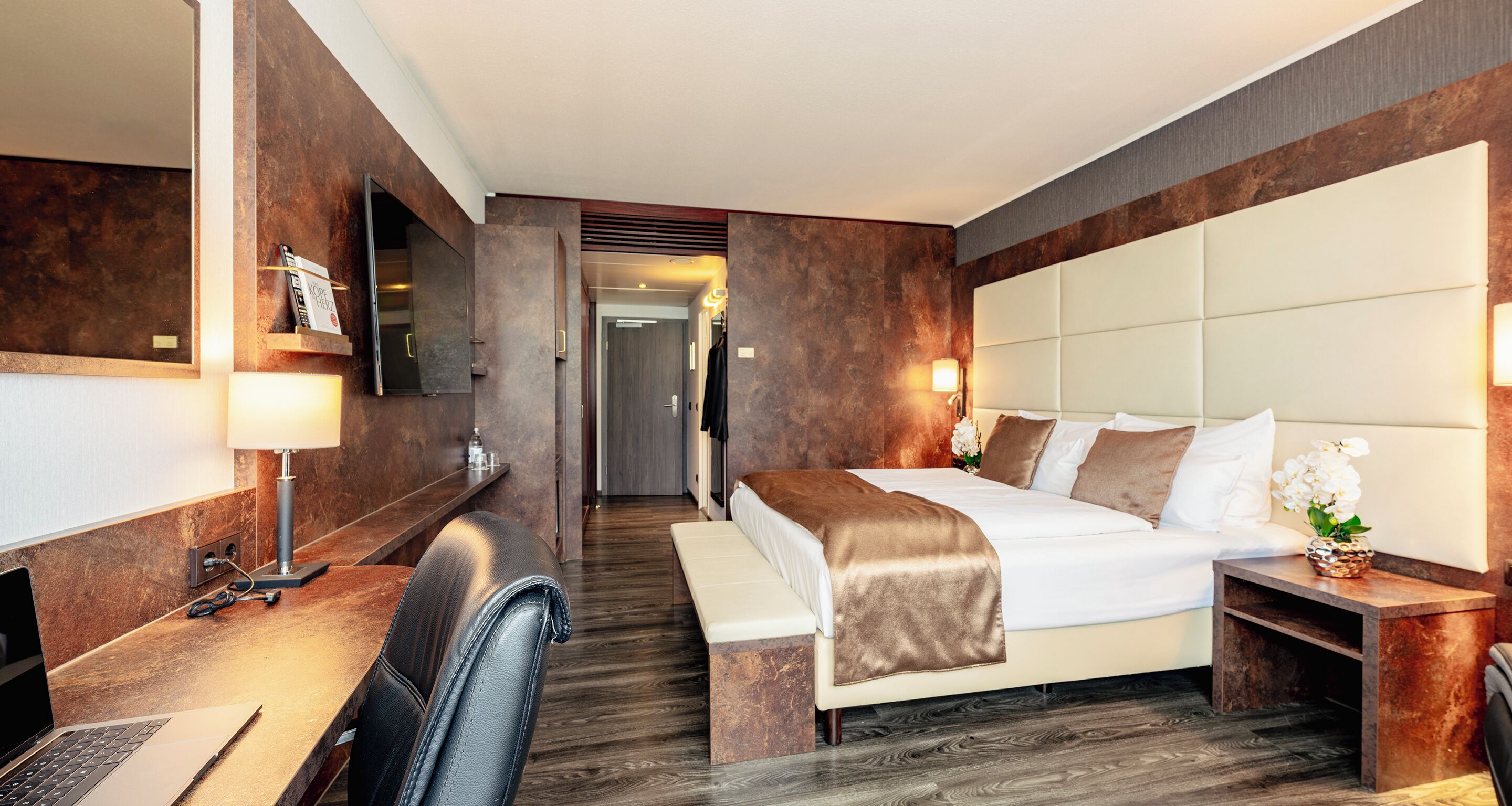 Hypo-allergenic bedding, minibar, in-room safe, individually furnished