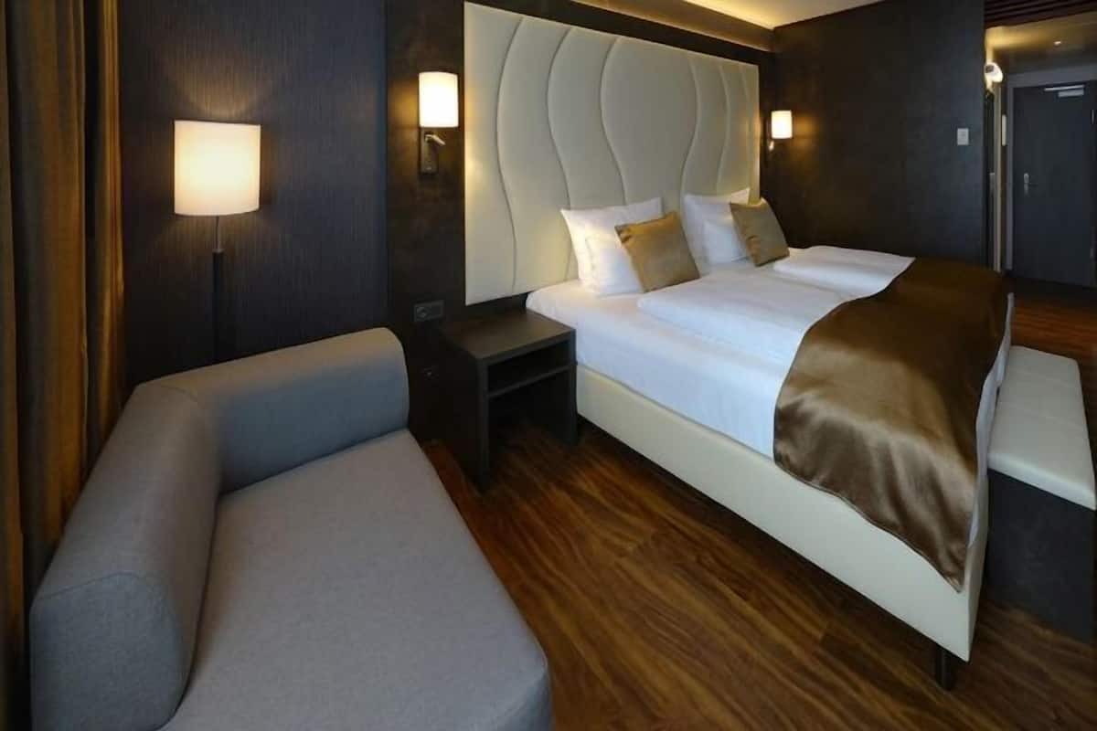 Literie hypoallergénique, minibar, coffres-forts dans les chambres