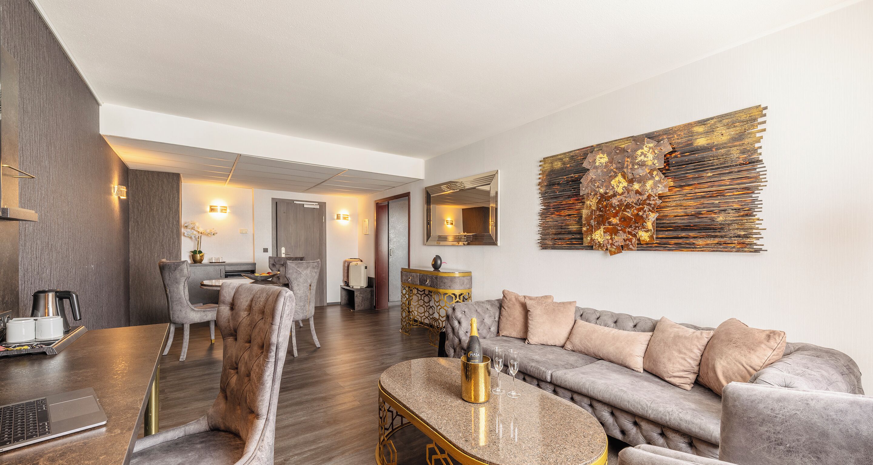 Suite | Ropa de cama hipoalergénica y minibar 