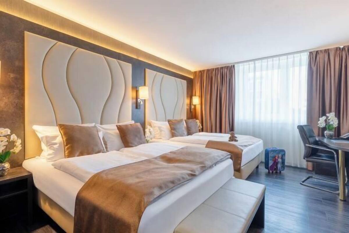 Hypo-allergenic bedding, minibar, in-room safe, individually furnished