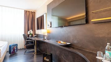 Quadruple Room | Hypo-allergenic bedding, minibar, in-room safe, individually furnished