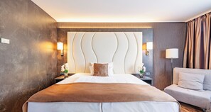 Enkeltrom | Allergitestet sengetøy, minibar, safe på rommet og individuelt innredet