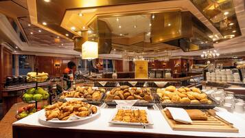 Daily buffet breakfast (EUR 19.00 per person)