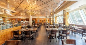 Daily buffet breakfast (EUR 19.00 per person) - PLAZA Premium Darmstadt (Darmstadt)