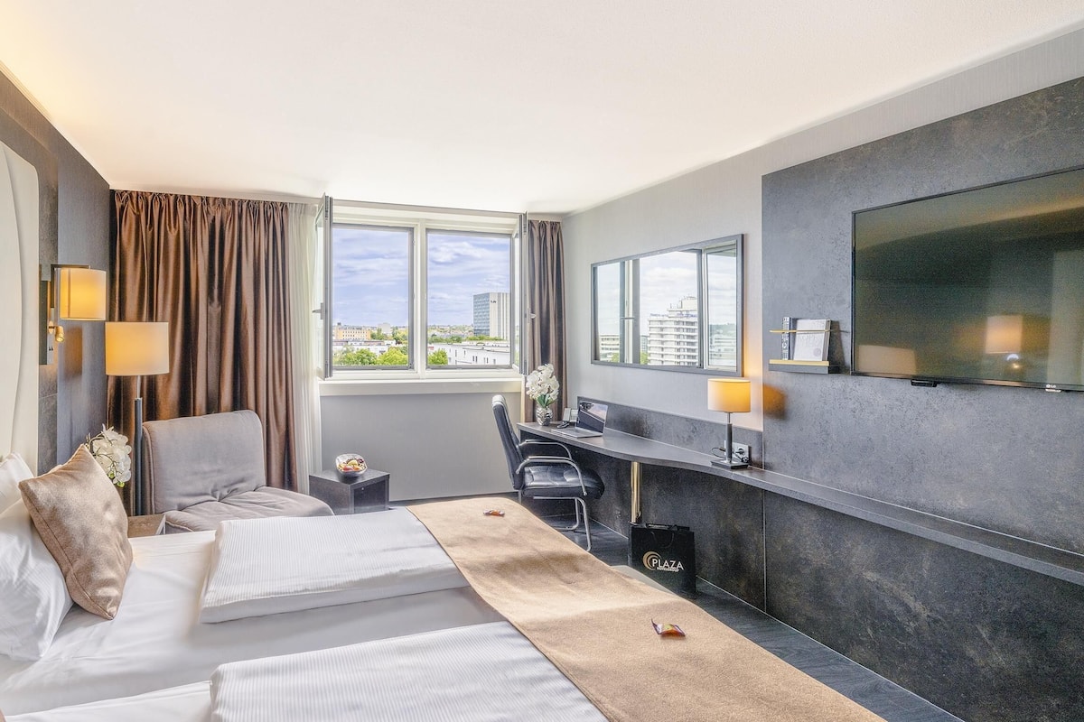 Comfort Room, 1 King Bed (Quiet Location)