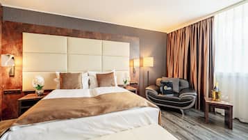 Hypo-allergenic bedding, minibar, in-room safe, individually furnished