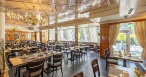 Daily buffet breakfast (EUR 19.00 per person) - Best Western Plus Plaza Hotel Darmstadt (Darmstadt)