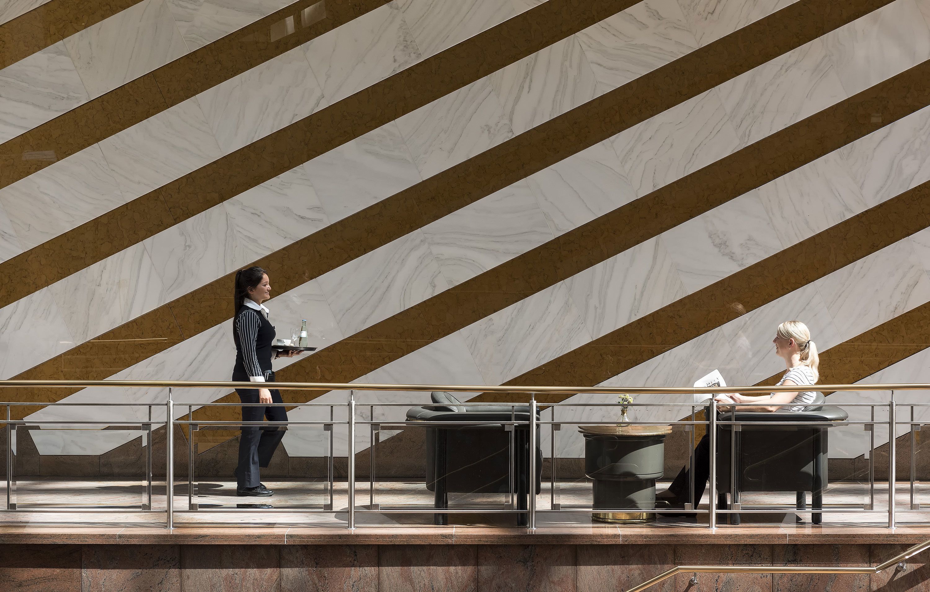 2 restaurants, breakfast served