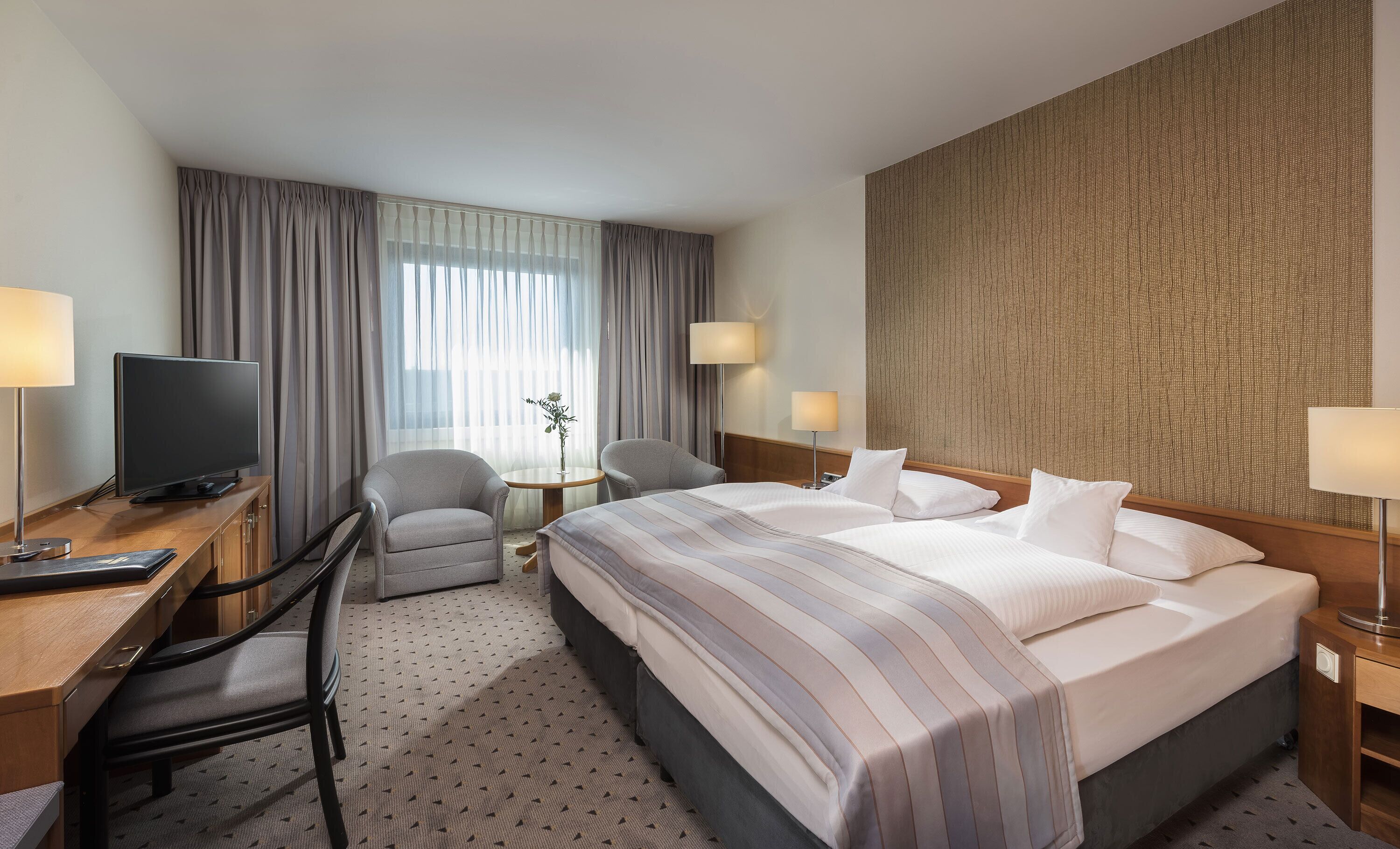 Hypo-allergenic bedding, in-room safe, desk, soundproofing