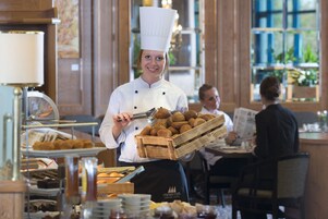 Se ofrece un desayuno completo todos los días (por un coste adicional)