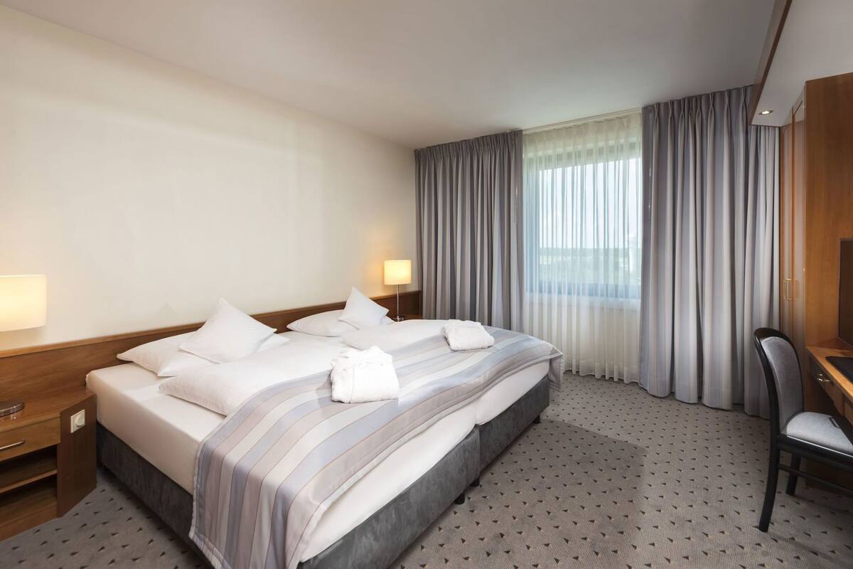 Hypo-allergenic bedding, in-room safe, desk, soundproofing