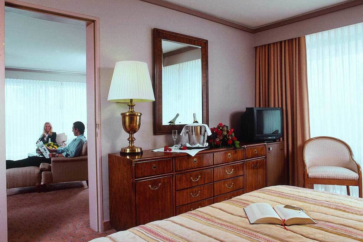 Junior Suite (Single Use) | Hypo-allergenic bedding, minibar, in-room safe, desk