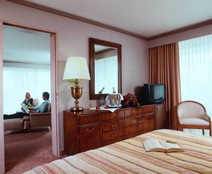 Junior Suite (Single Use) | Hypo-allergenic bedding, minibar, in-room safe, desk