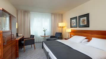 ClassicPlus Familienzimmer | Allergikerbettwaren, Daunenbettdecken, Zimmersafe, Schreibtisch