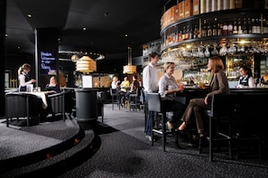 Piano bar
