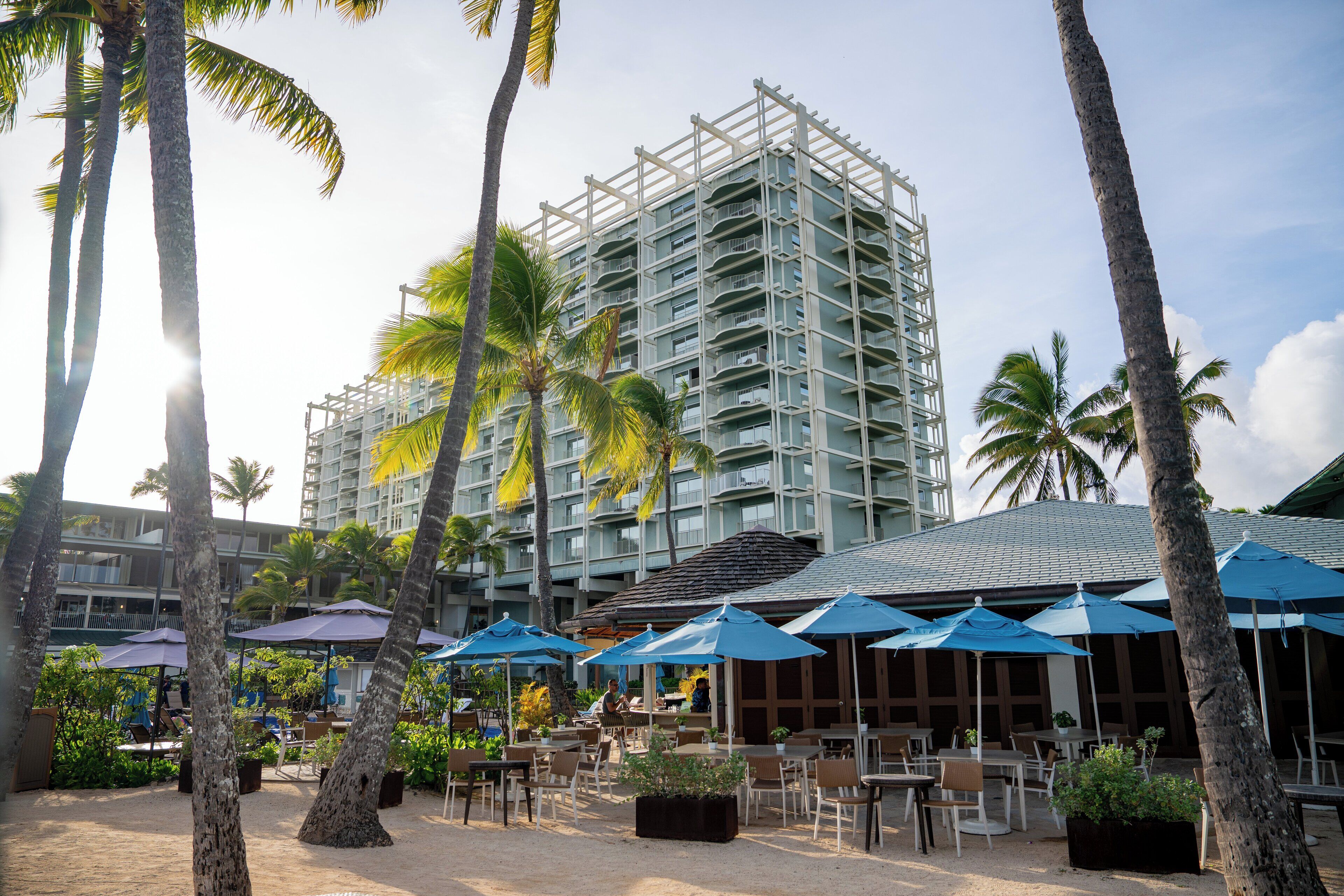 5 nhà hàng, phục vụ bữa sáng, bữa trưa, bữa tối, món ăn kiểu Mỹ 