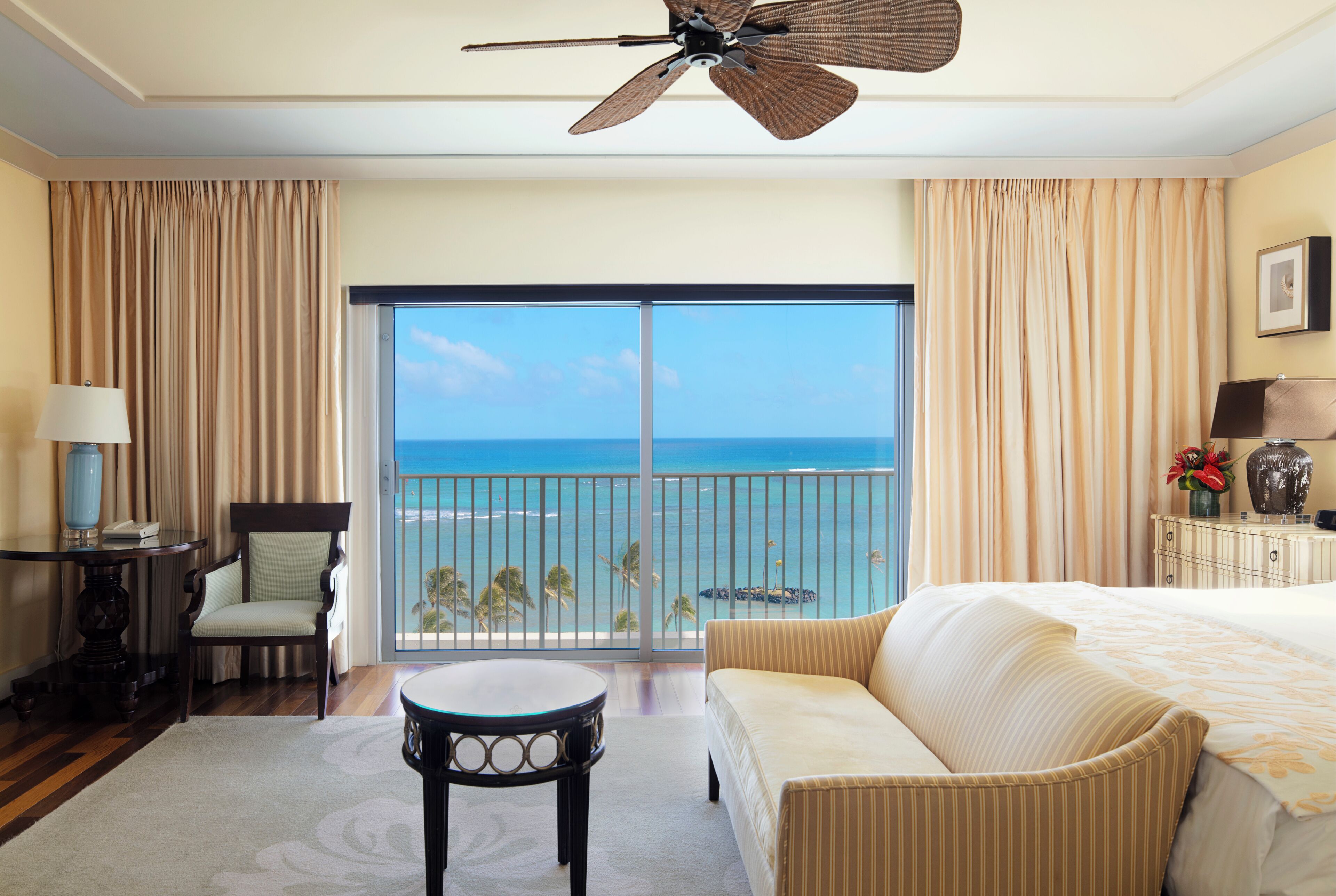 Ocean Front Suite, 1 Bedroom | Literie de qualité supérieure, coffres-forts dans les chambres, bureau
