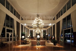 2 bares/lounges, bar ao lado da piscina