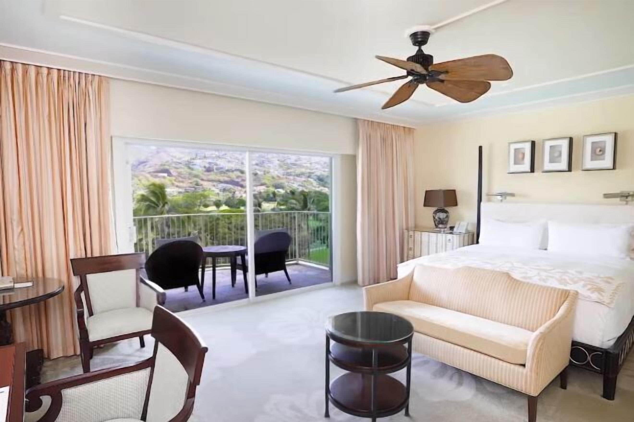 Hochwertige Bettwaren, Zimmersafe, Schreibtisch