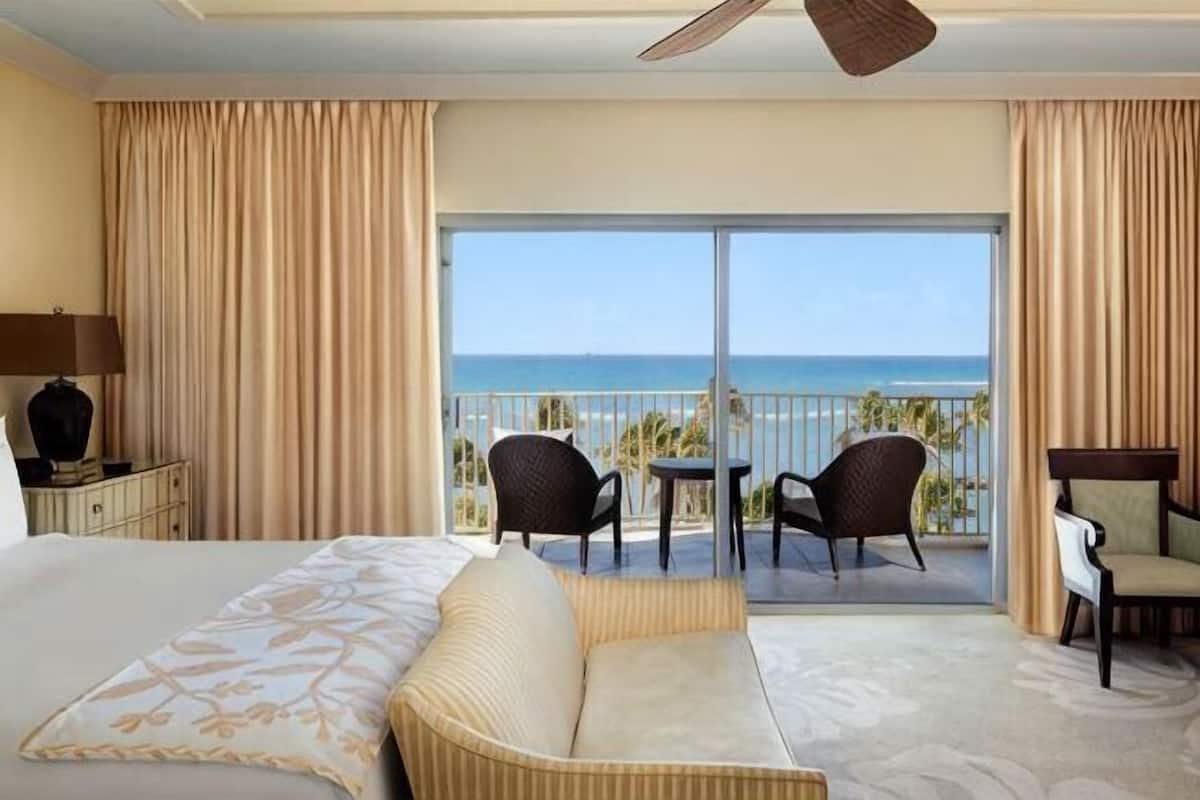Premium bedding, in-room safe, desk, laptop workspace