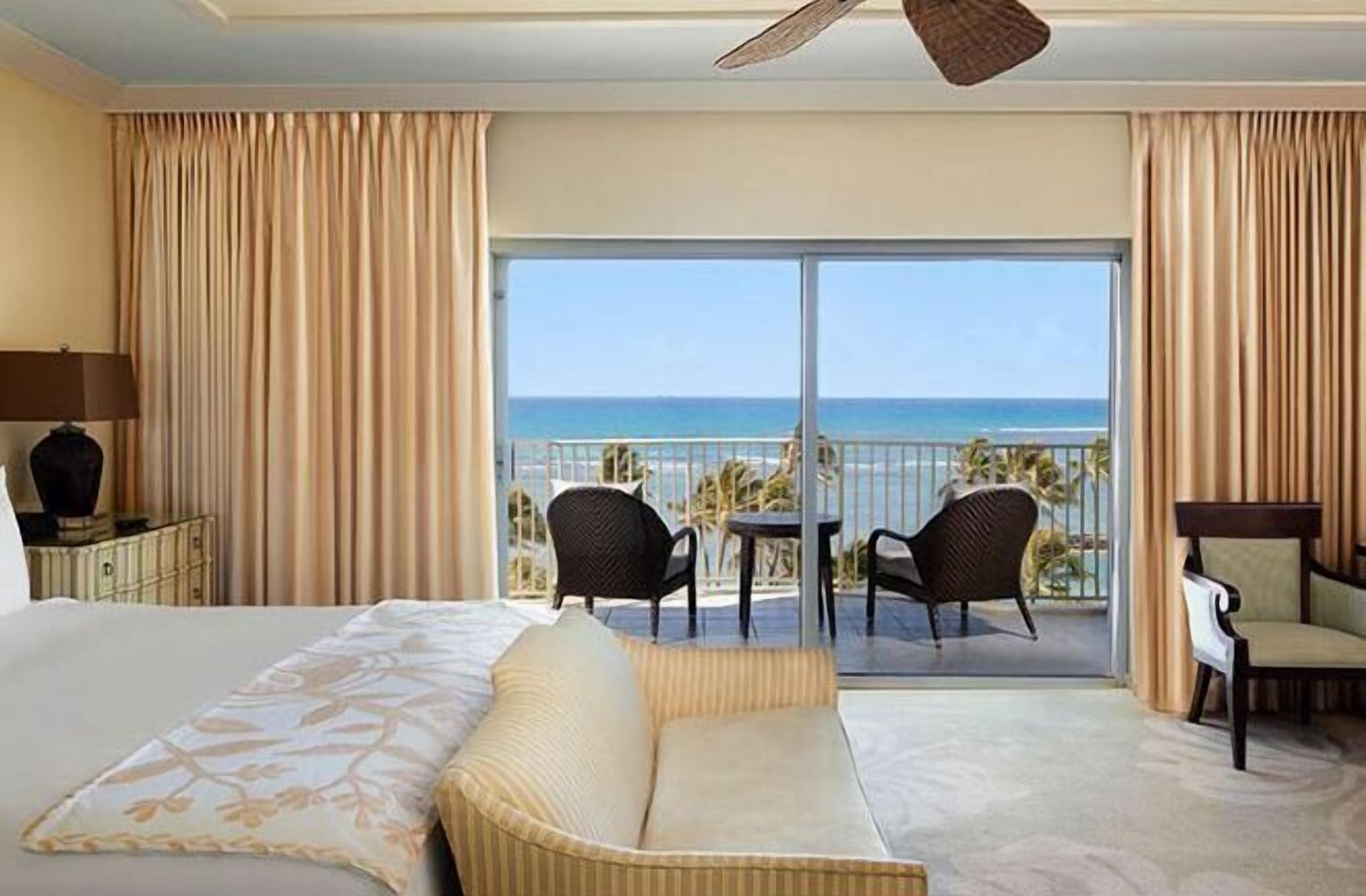 Premium bedding, in-room safe, desk, laptop workspace