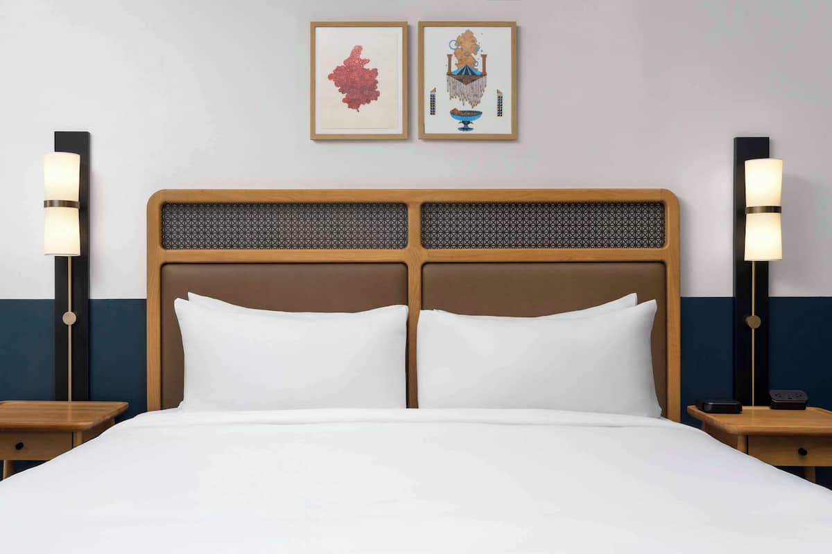 Premium bedding, in-room safe, desk, laptop workspace