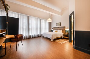 Premium bedding, in-room safe, desk, laptop workspace
