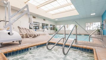Una piscina cubierta