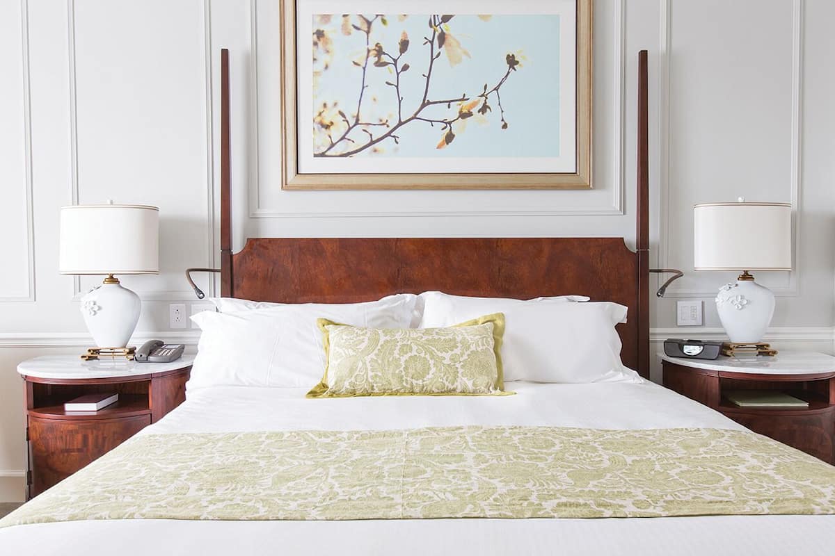 Chambre Club, 1 très grand lit | Literie de qualité, lit avec matelas Tempur-Pedic, coffre-fort, bureau