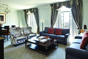 Premium bedding, Tempur-Pedic beds, in-room safe, desk - The Charleston Place (Charleston)