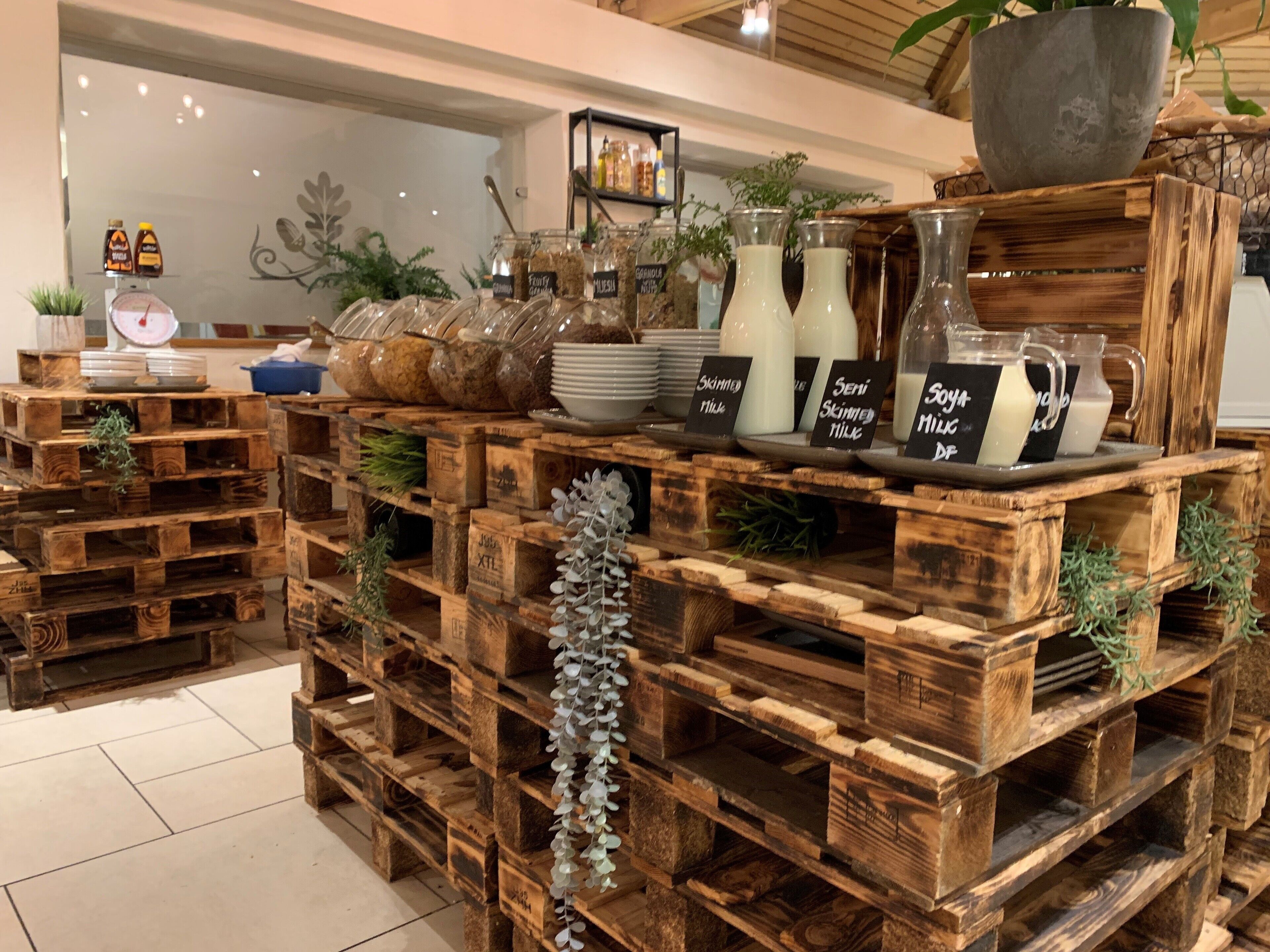 daily full breakfast (gbp 18.50 per person)