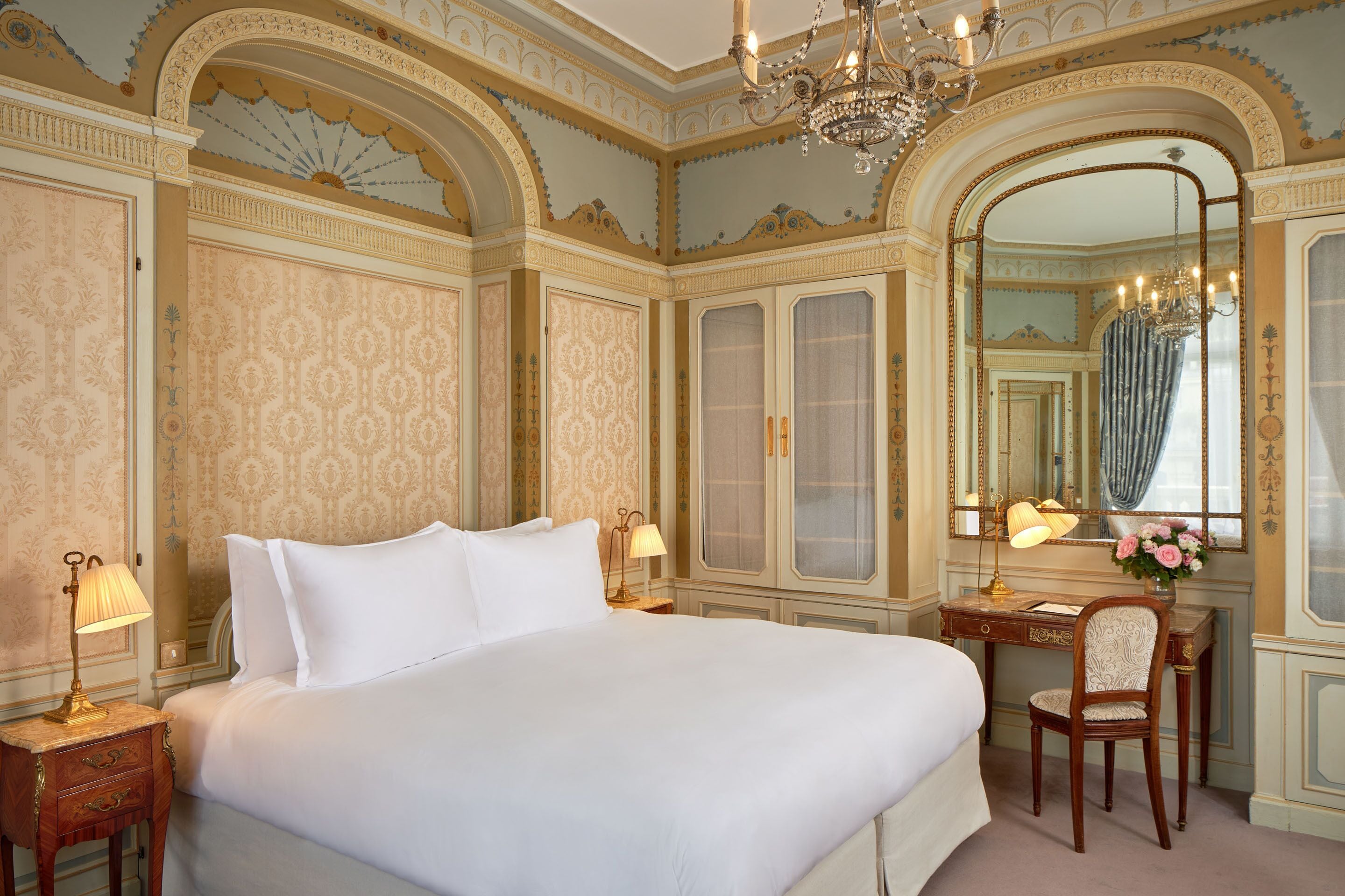 boudoir room terrace eiffel tower | premium bedding, pillow-top beds, minibar, in-room safe