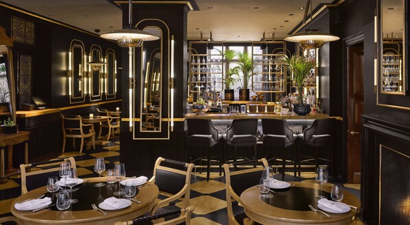 Petit déjeuner, déjeuner et dîner servis sur place