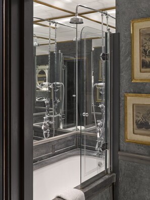 Suite – signature | Dusj på badet