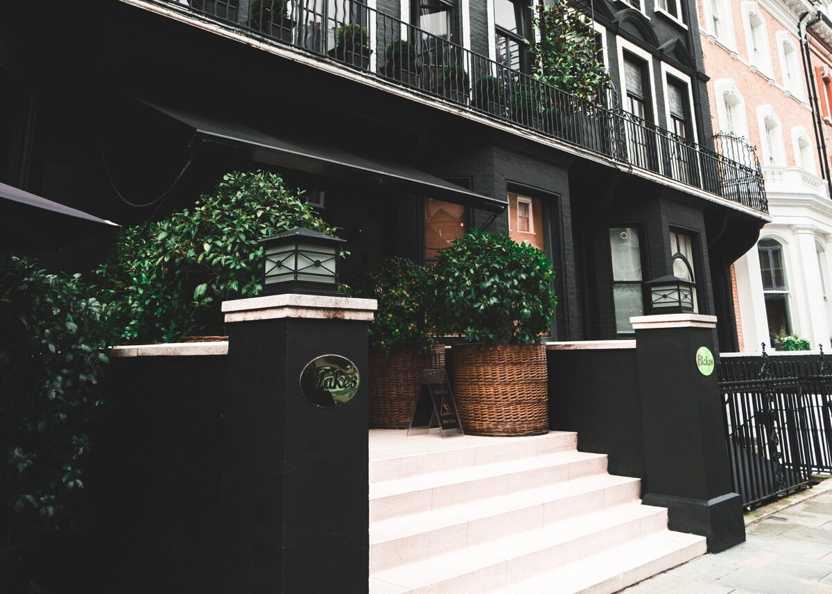Luxury Hotels in England: Blakes Hotel | hotels.com