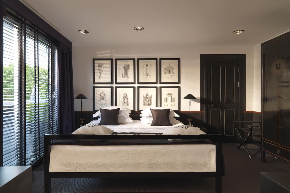 Townhouse Suite | Premium bedding, minibar, in-room safe, individually decorated