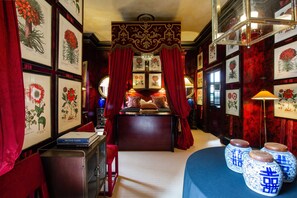 Premium bedding, minibar, in-room safe, individually decorated - Blakes Hotel London (London)