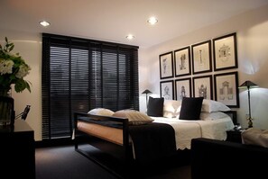 Premium bedding, minibar, in-room safe, individually decorated - Blakes Hotel London (London)