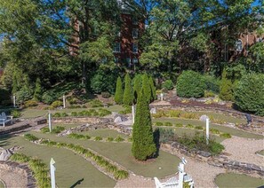 Mini-golf