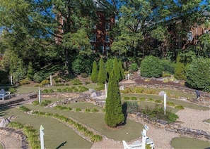 Mini-golf