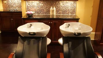 Couples treatment room(s), body treatments, aromatherapy